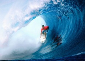Surfers-in-pipe-390x279